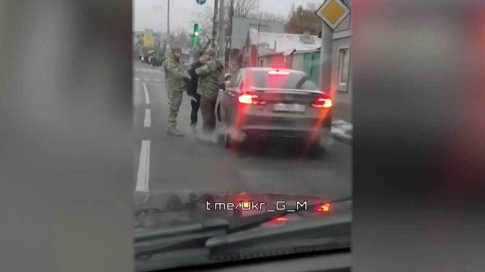 Украинские СМИ сообщают, что в розыск объявлен сын экс-президента Алексей Порошенко