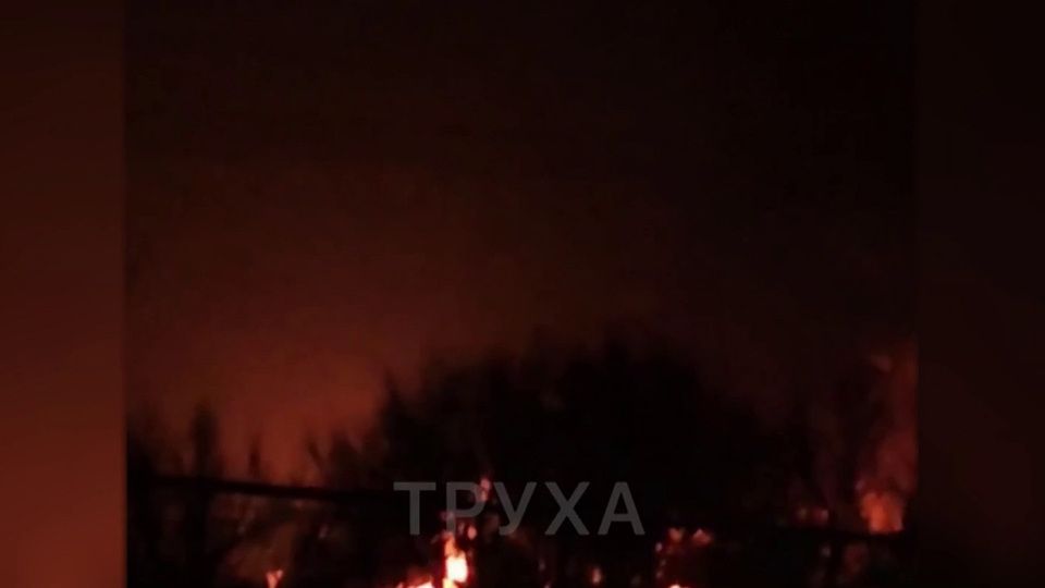 Пожары вспыхнули после ударов по объектам ВСУ в тыловых районах Украины