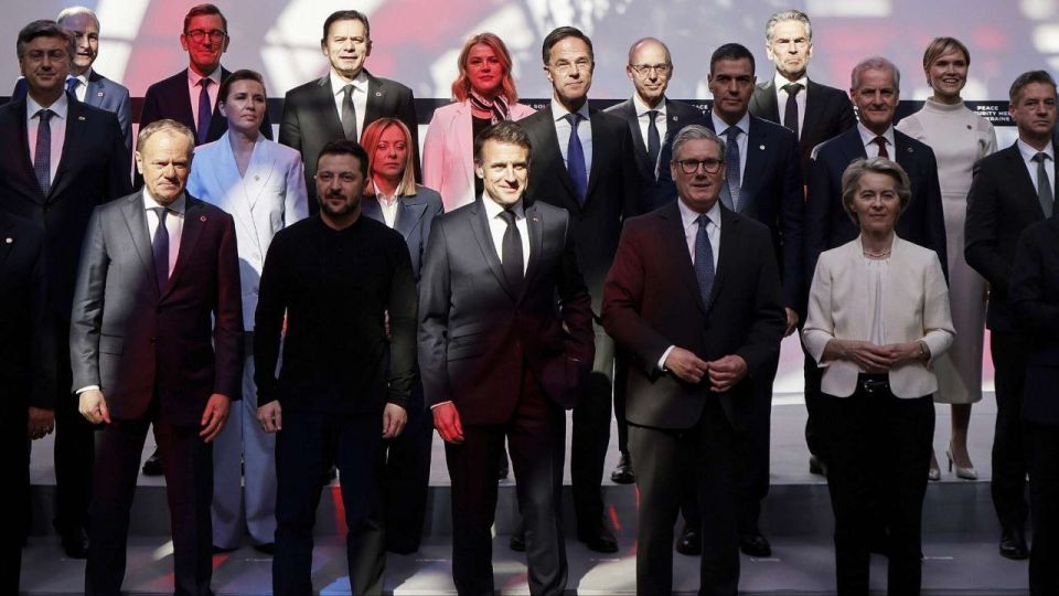 «Коалиция желающих» готова отдать России всю территории ЛДНР, а также части Херсонской и Запорожской областей и признать Крым российским в обмен на разрешение ввести на Украину миротворческий контингент и гарантировать...