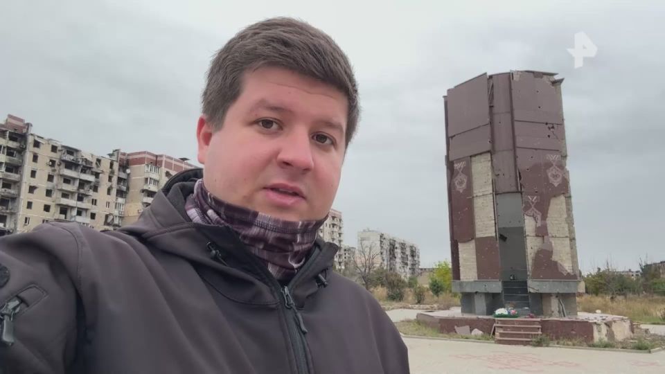 В честь годовщины освобождения Угледара в ДНР в центре города прошла литургия по погибшим жителям и бойцам ВС РФ, отдавшим свои жизни в боях за населённый пункт