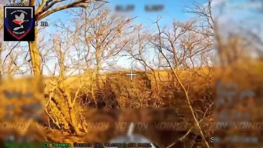 Операторы дронов на оптоволокне отправили в ангар укрытый всушный Т-64БВ в Днепропетровской области