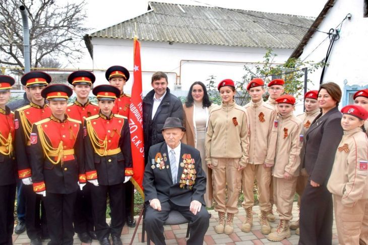 � ����������������� ������ ���������� � 98-������ �������� �����