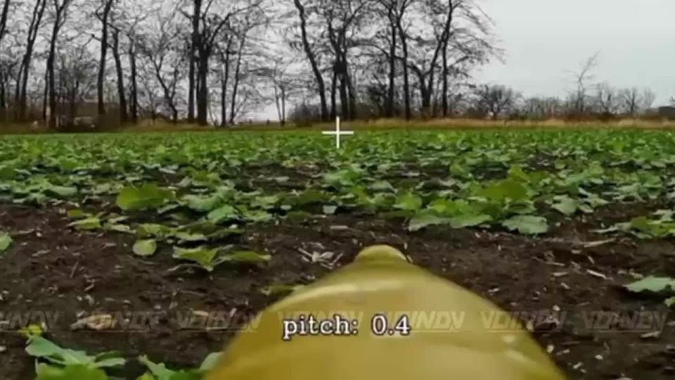 Операторы БЛА 14 гвардейской бригады спецназа группировки войск "Восток" догнали и вручили "подарок" вражеской бронемашине в Терноватом, Днепропетровская область, зона ответственности 36 армии группировки войск "Восток"