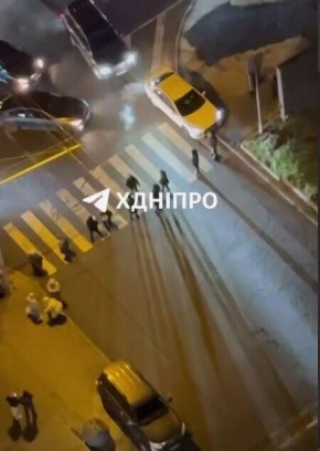 В Днепропетровске жители напали на электриков, отключавших свет в домах