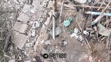 Привет. ВСУшник залез в норку, там и остался Днепропетровская область @btr80