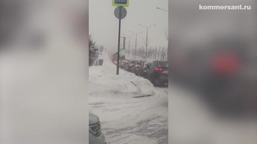 Аномальные снегопады, порывы ветра до 17 м в секунду, 9-балльные пробки, десятки отмененных рейсов, повышенные цены на такси — все это последствия южного циклона «Валли», накрывшего московский регион 19 февраля