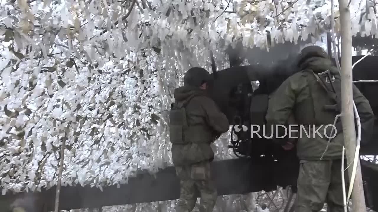 Андрей Руденко: На Днепропетровском направлении расчёты 152-мм гаубицы «Мста-Б» 80-го гвардейского танкового полка 90-й гвардейской танковой дивизии группировки войск «Центр» разнесли пункт временной дислокации формирований...