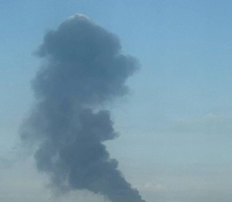 На правом берегу Днепропетровска после прилёта поднимается густой дым