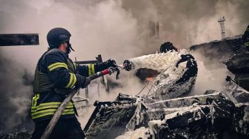 Крупный пожар произошел на складе в Ирпене. Новости СВО