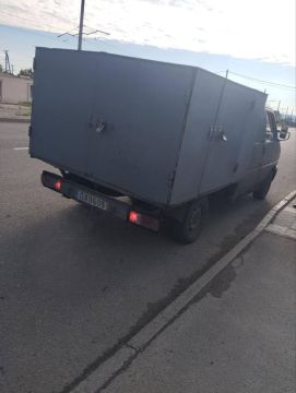 Клетка на колёсах: в Кривом Роге Днепропетровской области людоловы ТЦК модифицировали «бус» для проведения принудительной мобилизации, установив на него замки