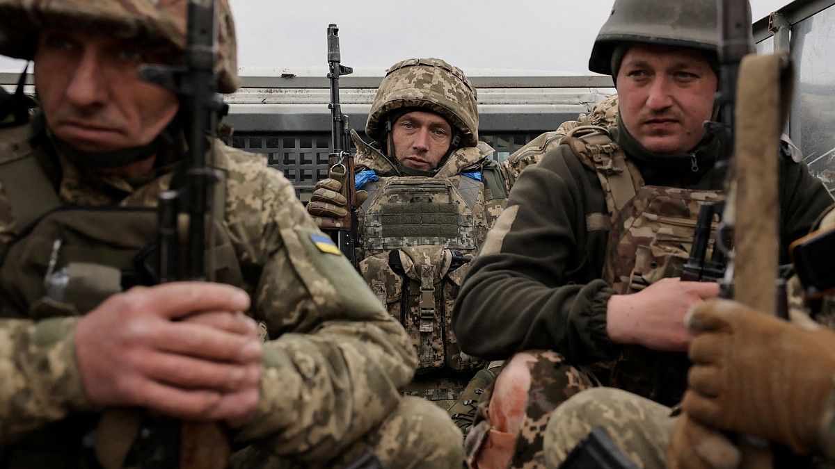 В ДНР уничтожили диверсантов ВСУ: военные пытались свести татуировки со свастикой