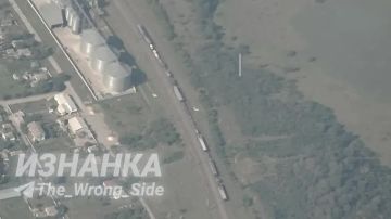Российские военные ударом ОТРК "Искандер-М" и БПЛА "Герань" разгромили ж/д эшелон с военной техникой ВСУ около населённого пункта Вишнёвое в Днепропетровской области, сообщает Telegram-канал "Изнанка"