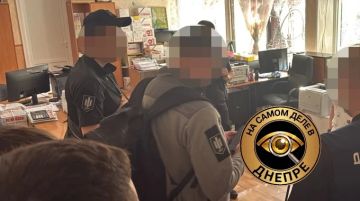 На Украине задержали начальника криворожского горотдела Управления полиции охраны Днепропетровской области, Дмитрия Кунерта который собирал с подчинённых деньги и пытался сбежать за границу