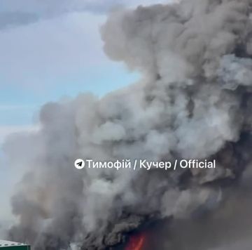 Крупный логистический склад горит в днепропетровской области