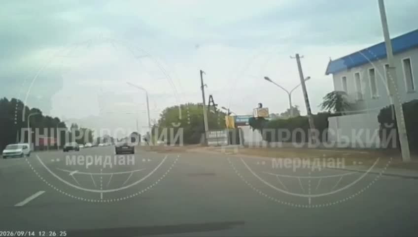 Прилет "Герани" по потоку машин на трассе в Павлограде Днепропетровской области
