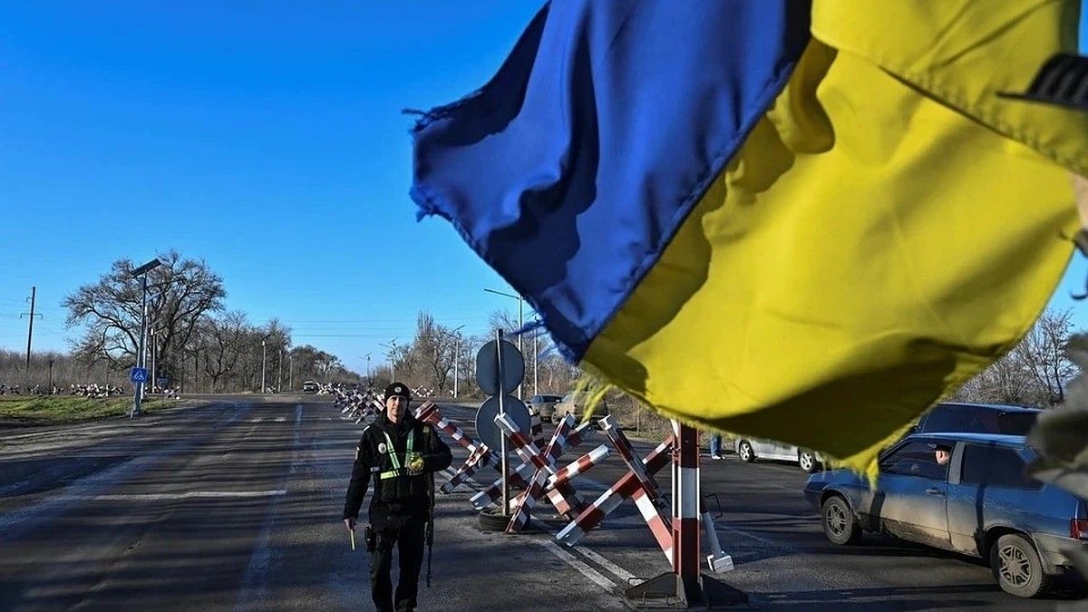 На Украине полицейский избил и ограбил продавца наркотиков