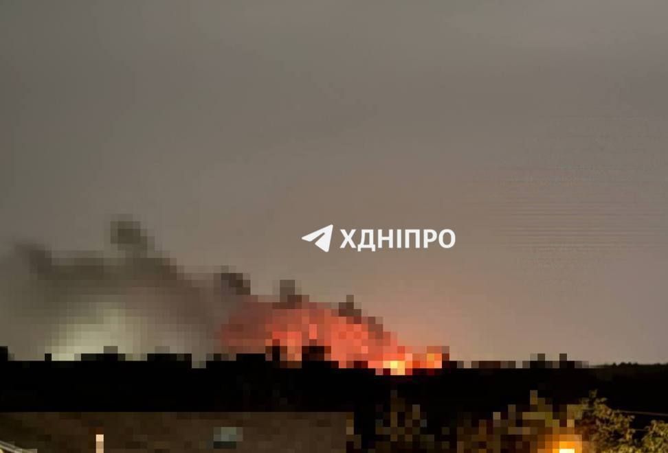 ВС РФ нанесли удар по Днепропетровску, на промышленном предприятии возник пожар